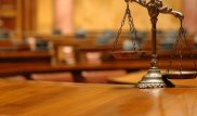 Судисполнитель выбивал дверь квартиры кувалдой законно - решение суда