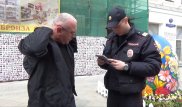 Известного ведущего задержали в центре Москвы в необычном костюме