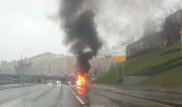 Лихач на Maserati врезался в столб и сгорел в центре Москвы