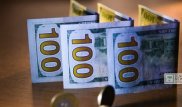 Тенге ослабел после обвала нефтяных котировок