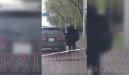 Пассажир помочился на оживленной улице в Алматы