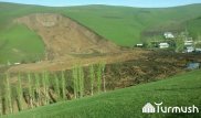 24 человека находятся под сошедшим оползнем на юге Кыргызстана - МЧС