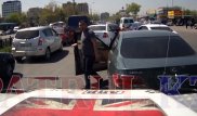 Водитель Lexus устроил разборки в Алматы, не поделив дорогу с борцом-вольником