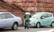 В Алматы орудует ОПГ, которая собирает деньги за парковку по вечерам