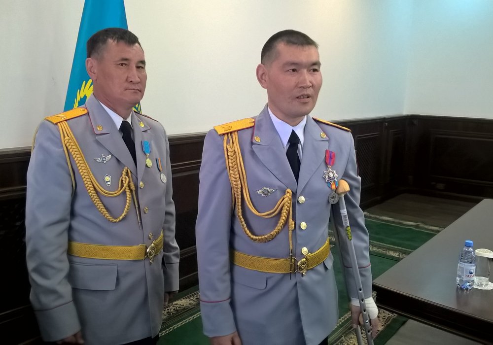 Старшие сержанты Баянбек Жунусов и Мурат Нурсеитов.
