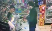 Следите за купюрой: Мошенник попал на камеру в центре Астаны