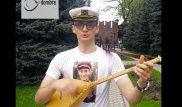 Забавную песню спел домбрист из Алматы для казахстанцев