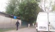 Голая девушка прогулялась по улице в одном из городов Казахстана
