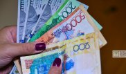 Тенге укрепился на утренних торгах
