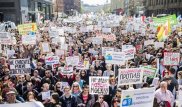 Москвичи массово вышли на митинг из-за сноса пятиэтажек