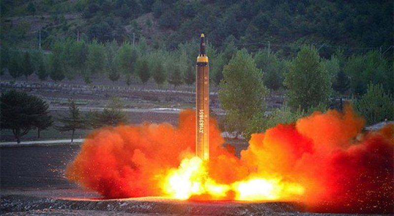 Запуск баллистической ракеты "Хвасон-12" 15 мая 2017 года.
Фото: KCNA / Reuters