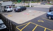 Американка запрыгнула на капот авто, чтобы помешать угонщику