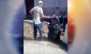 Полицейские Шымкента задержали мужчину, который бил ребенка лопатой