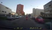 Девушка сумочкой остановила байкера-угонщика, за которым была погоня