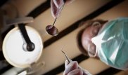 Стоматолог вырвала обманутой пациентке 22 здоровых зуба