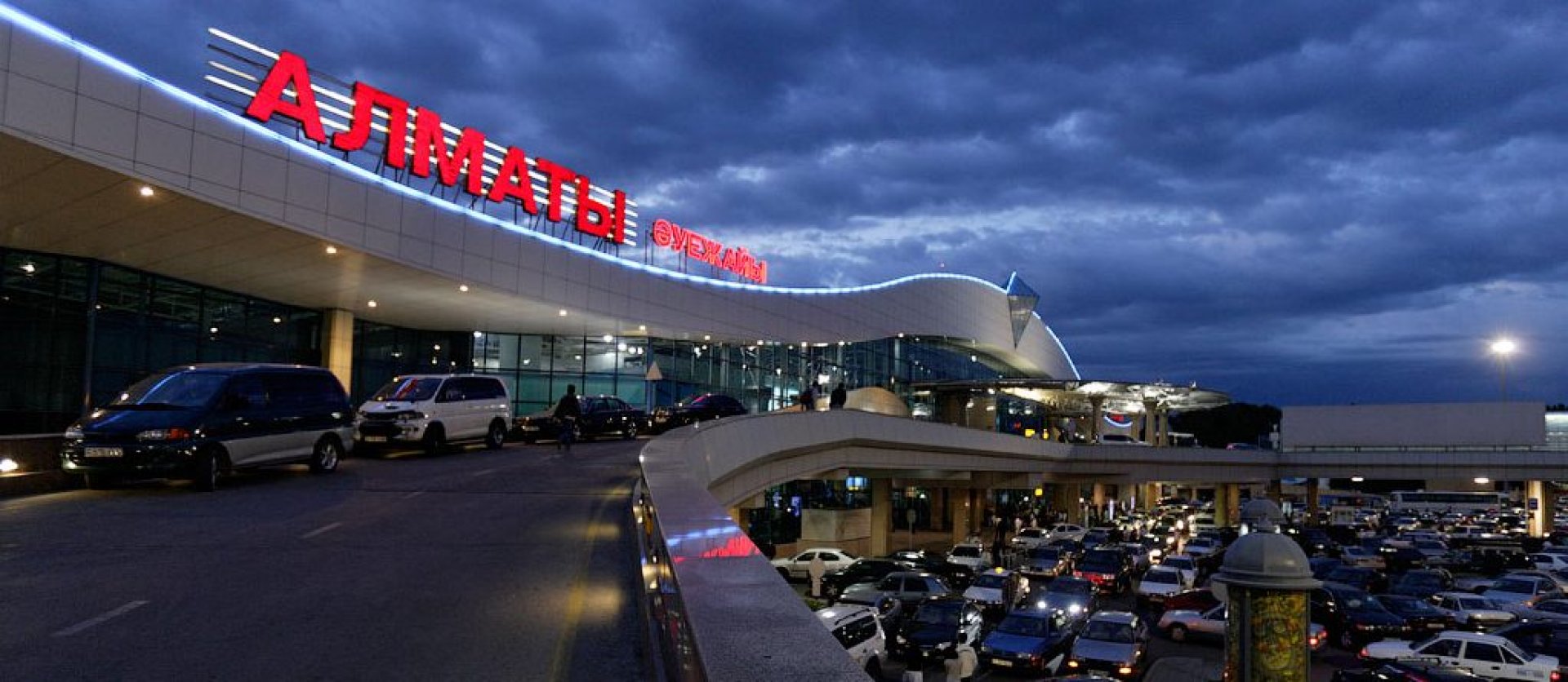 Махачкала аэропорт ночью фото
