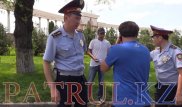 Голливуд отдыхает: Алматинский таксист закатил спектакль перед полицейскими