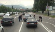 Задержание на проспекте Аль-Фараби в Алматы: полицейские заблокировали банду