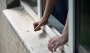 17-летняя студентка выпрыгнула с восьмого этажа, оставив прощальное sms