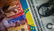 Обменные пункты продают доллар уже дороже 325 тенге