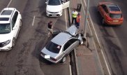 ДТП под мостом: Автомобиль врезался в столб в Астане
