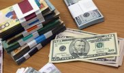 Аналитик назвал причину резкого падения тенге