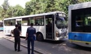 В Алматы автобус врезался в троллейбус из-за того, что водитель давал сдачу пассажиру