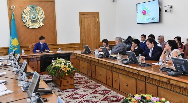 Проблемы внедрения инклюзивного образования обсудили в Алматы