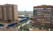 Два строительных крана рухнули на дом в Актобе