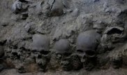 Башню из человеческих черепов раскопали в Мексике