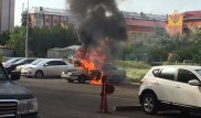 Автомобиль сгорел во дворе жилого дома в Астане