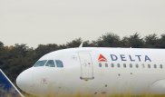 Бортпроводник разбил бутылку вина о голову пассажира в США
