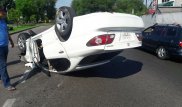 Lexus перевернулся, ударившись об бордюр в Алматы