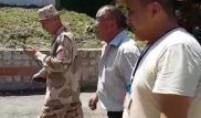 Мужчина швырнул камнем в голову гималайскому медведю в зоопарке Алматы