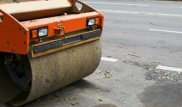 Рабочего придавило катком во время ремонта дороги в Костанайской области