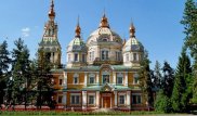 В Алматы мужчина закидал камнями две церкви