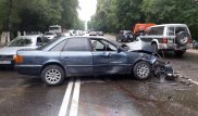 Легковушка врезалась в водовоз на Кульджинской трассе: пострадали два человека