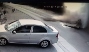 Момент прорыва теплотрассы в Алматы попал на видео