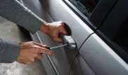 Взломщик не увидел пару, занимавшуюся сексом в салоне авто