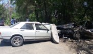 Жесткое лобовое столкновение двух авто произошло близ Алматы, есть пострадавшие