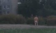 Голый мужчина разгуливал по улицам Рудного