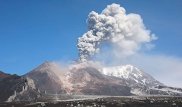 Вулкан на Камчатке выбросил столб пепла на 12 тысяч метров