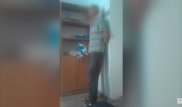 Полицейского уволили за избиение подозреваемого педофила из Сатпаева