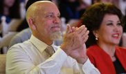 Телохранители спасли Джона Малковича от поклонников в аптеке Астаны