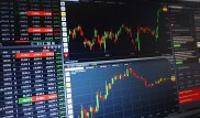Рекордный с 2015 года объем валютных торгов на KASE объяснили экономисты