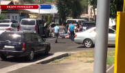 Появилось видео задержания банды "домушников" в центре Алматы
