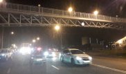 Упавшую с пешеходного моста девушку переехало авто в Алматы