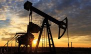 Нефть торгуется выше 52 долларов за баррель