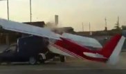 Видео столкновения самолета с машиной в Чечне появилось в Сети