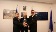 Французского полицейского, спасшего мужчину, наградили в Астане